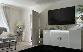 3 Double Bedroom Spacious Flat